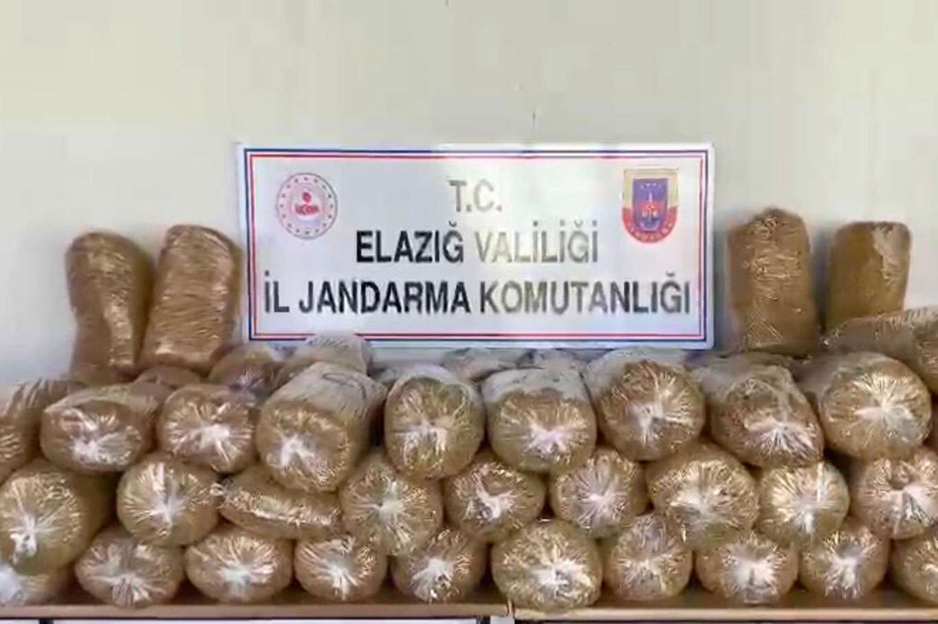 Elâzığ'da 360 kilogram kaçak tütün ele geçirildi Elâzığ'da 360 kilogram kaçak tütün ele geçirildi